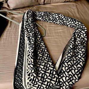 Burberry scarf, like new condition!